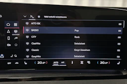punainen Audi Q6 e-tron 2025 kuva 19.
