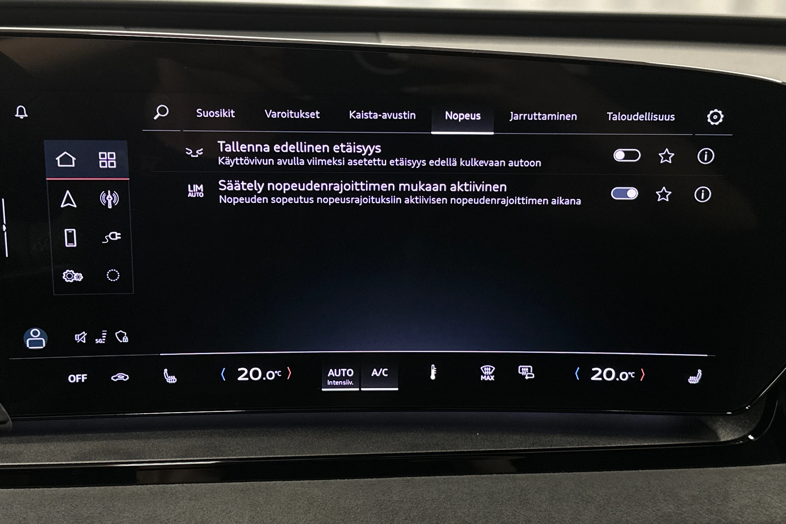 punainen Audi Q6 e-tron 2025 kuva 25.