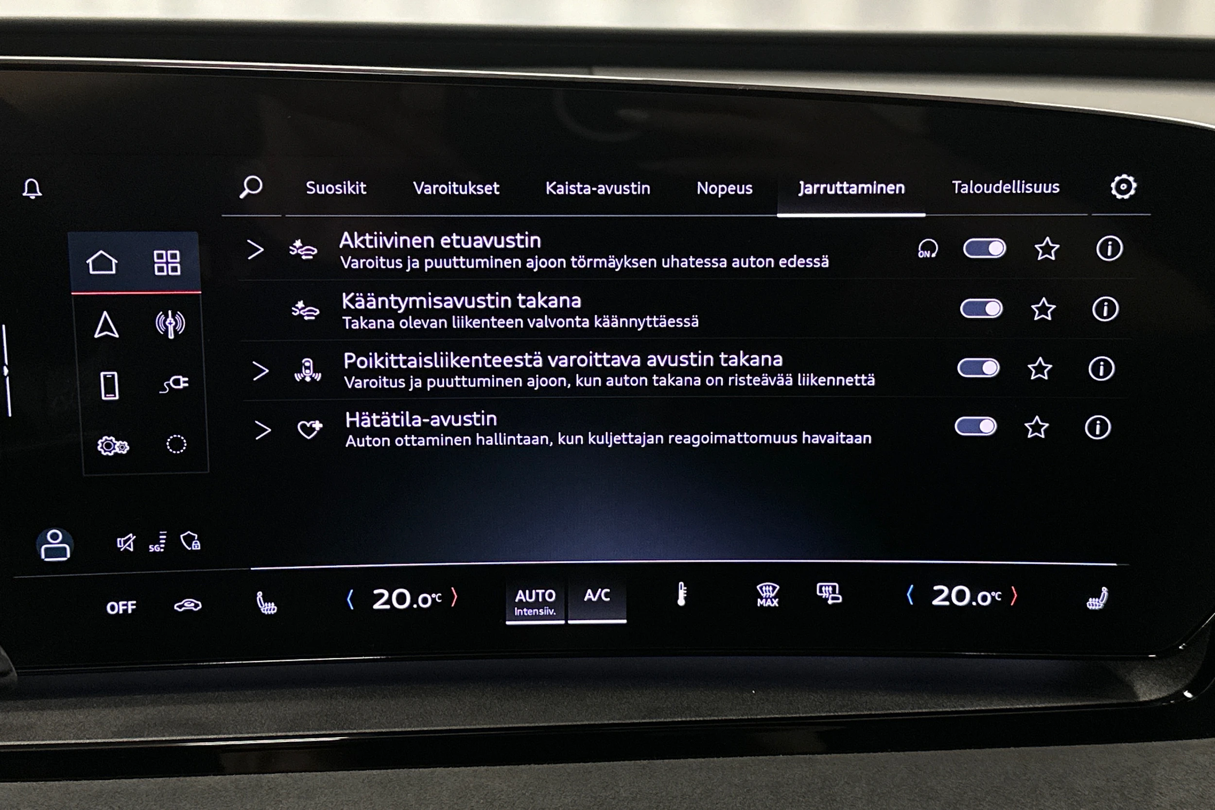 punainen Audi Q6 e-tron 2025 kuva 26.