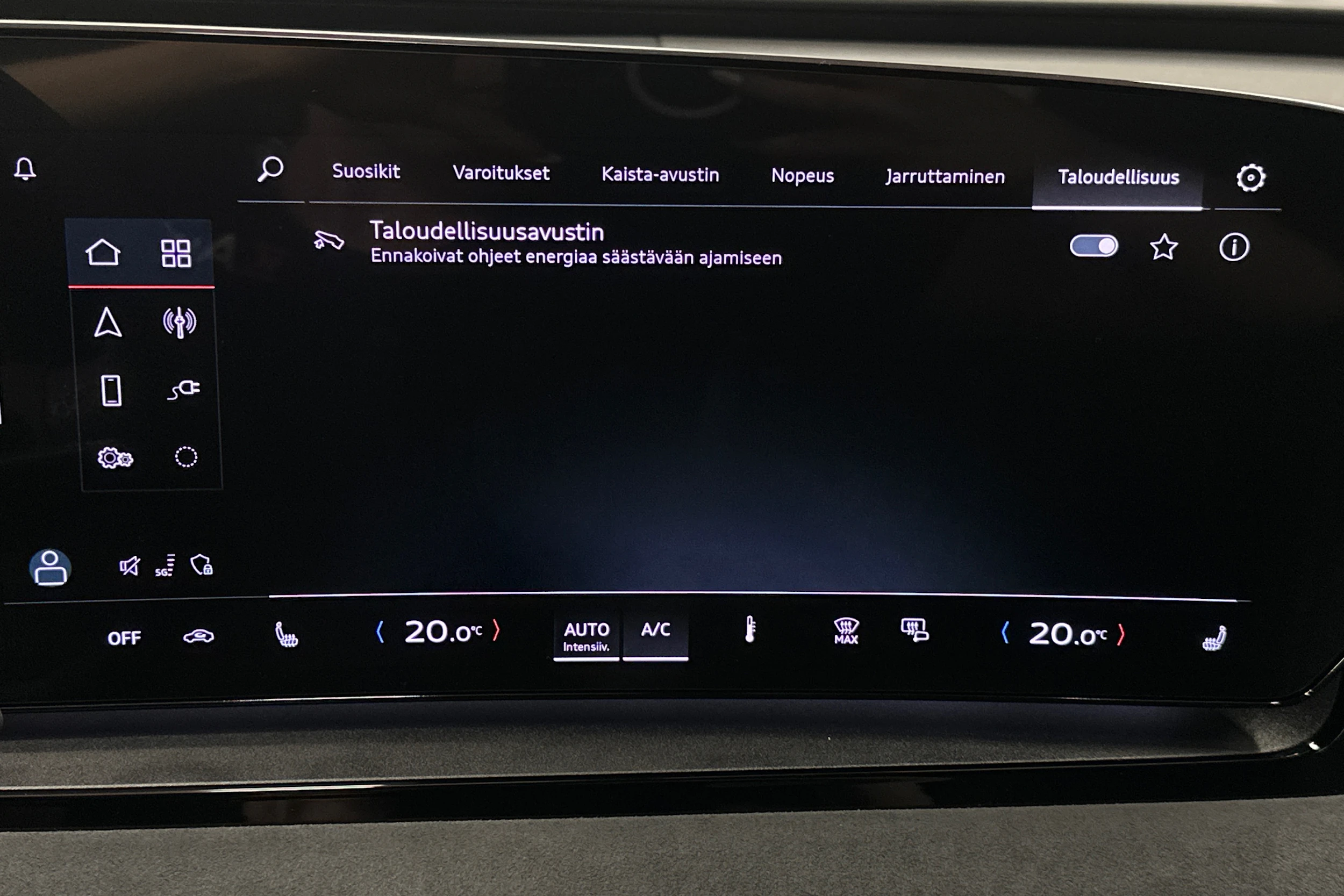 punainen Audi Q6 e-tron 2025 kuva 27.