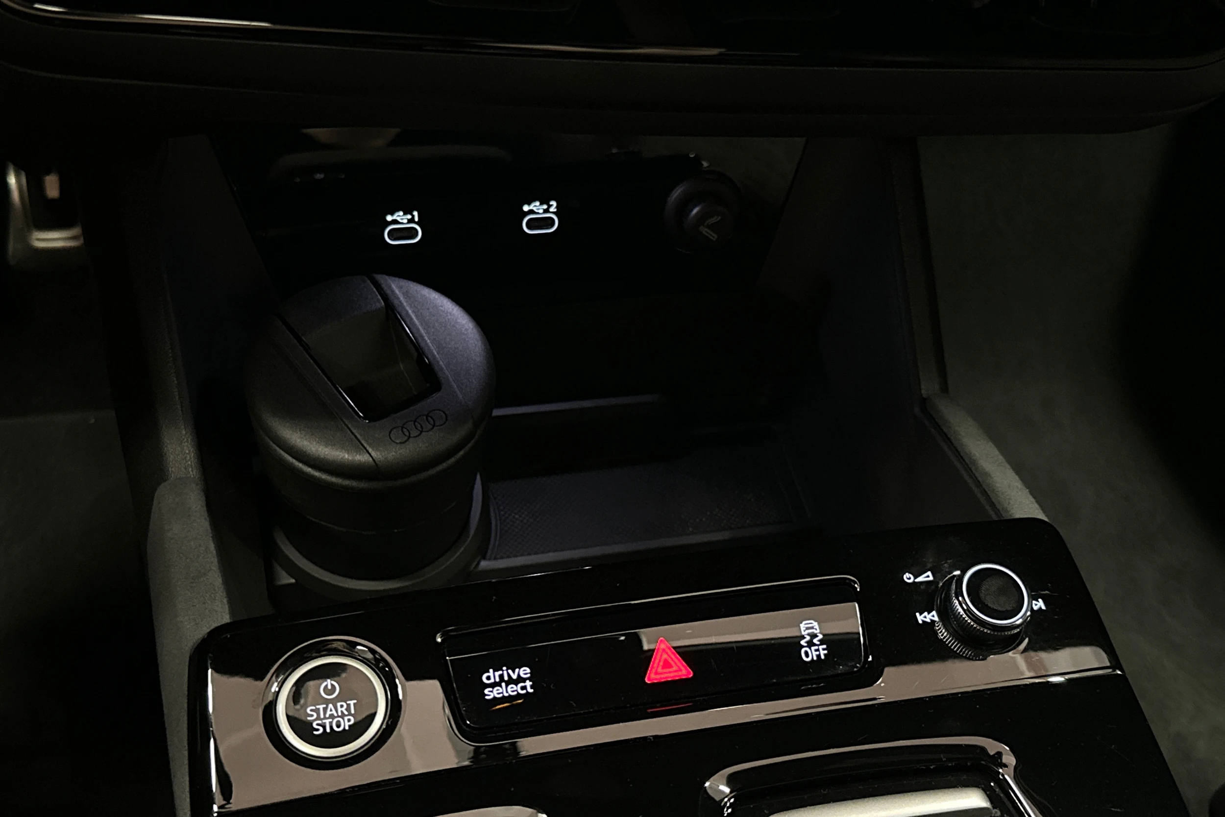 punainen Audi Q6 e-tron 2025 kuva 31.