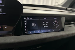 punainen Audi Q6 e-tron 2025 kuva 33.