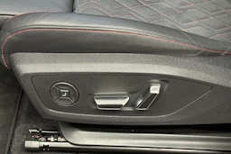 punainen Audi Q6 e-tron 2025 kuva 34.