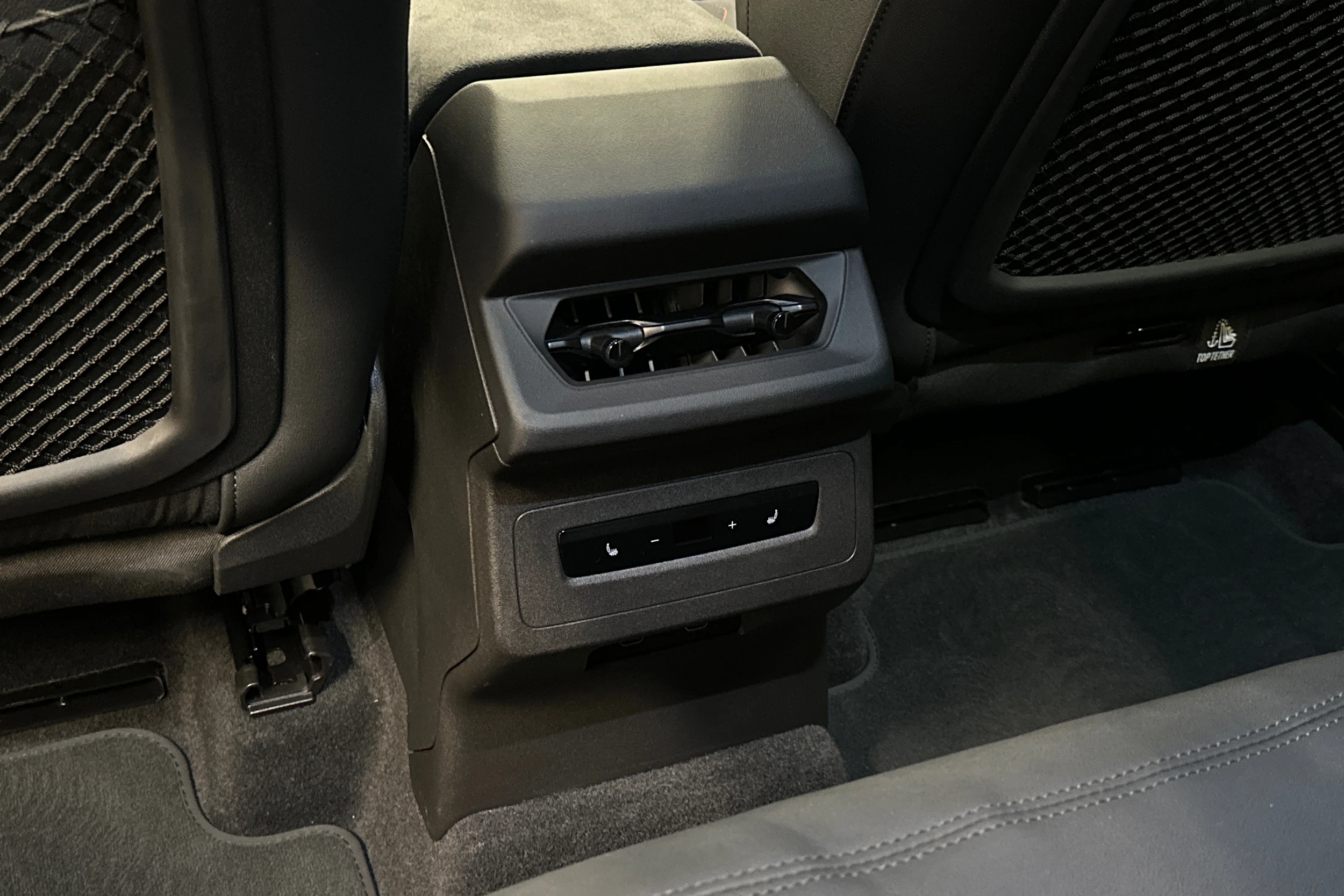 punainen Audi Q6 e-tron 2025 kuva 36.
