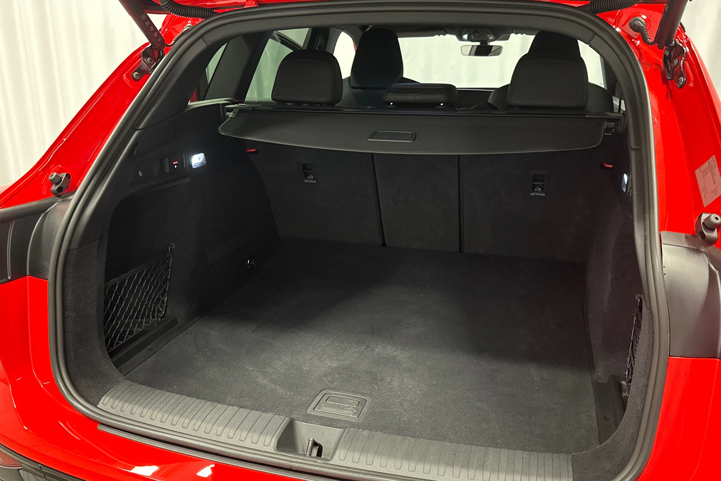 punainen Audi Q6 e-tron 2025 kuva 37.