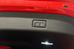 punainen Audi Q6 e-tron 2025 kuva 40.