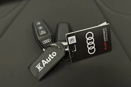 punainen Audi Q6 e-tron 2025 kuva 41.