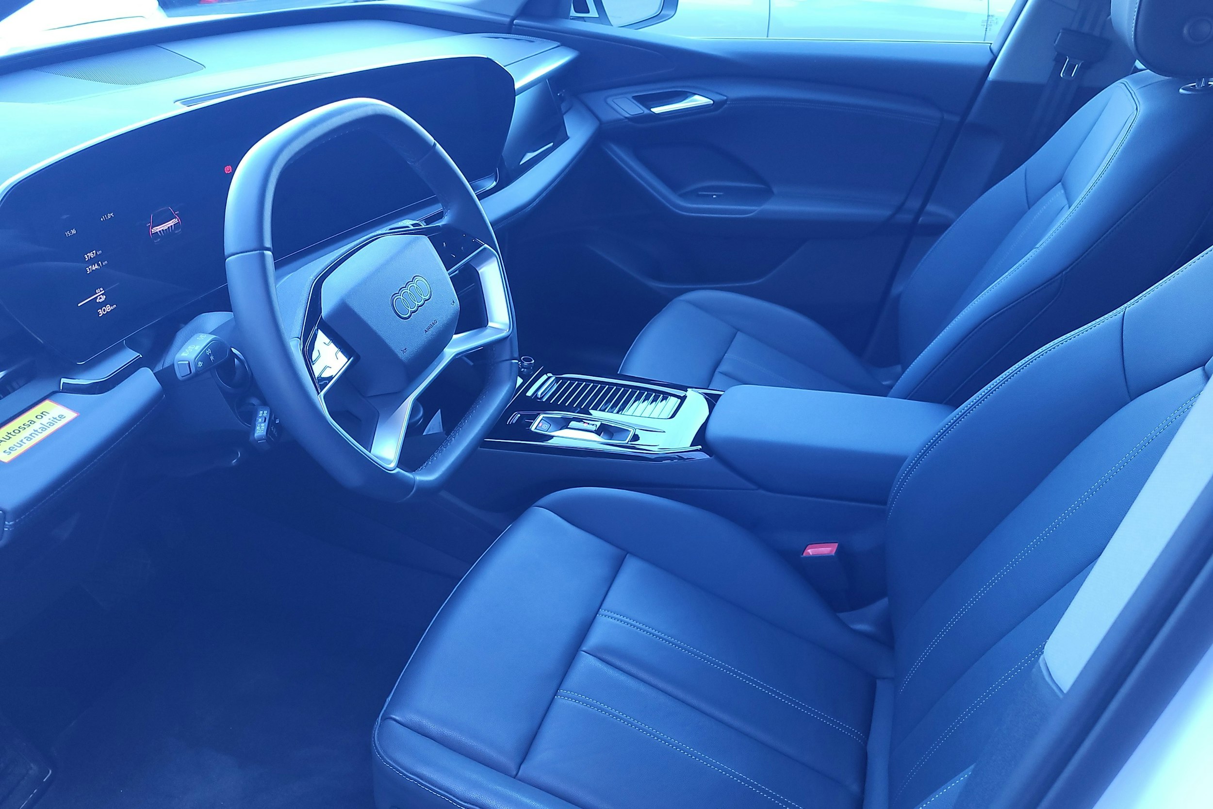 valkoinen Audi Q6 e-tron 2025 kuva 6.