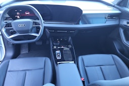 valkoinen Audi Q6 e-tron 2025 kuva 7.