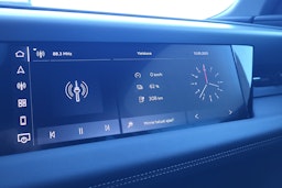 valkoinen Audi Q6 e-tron 2025 kuva 15.