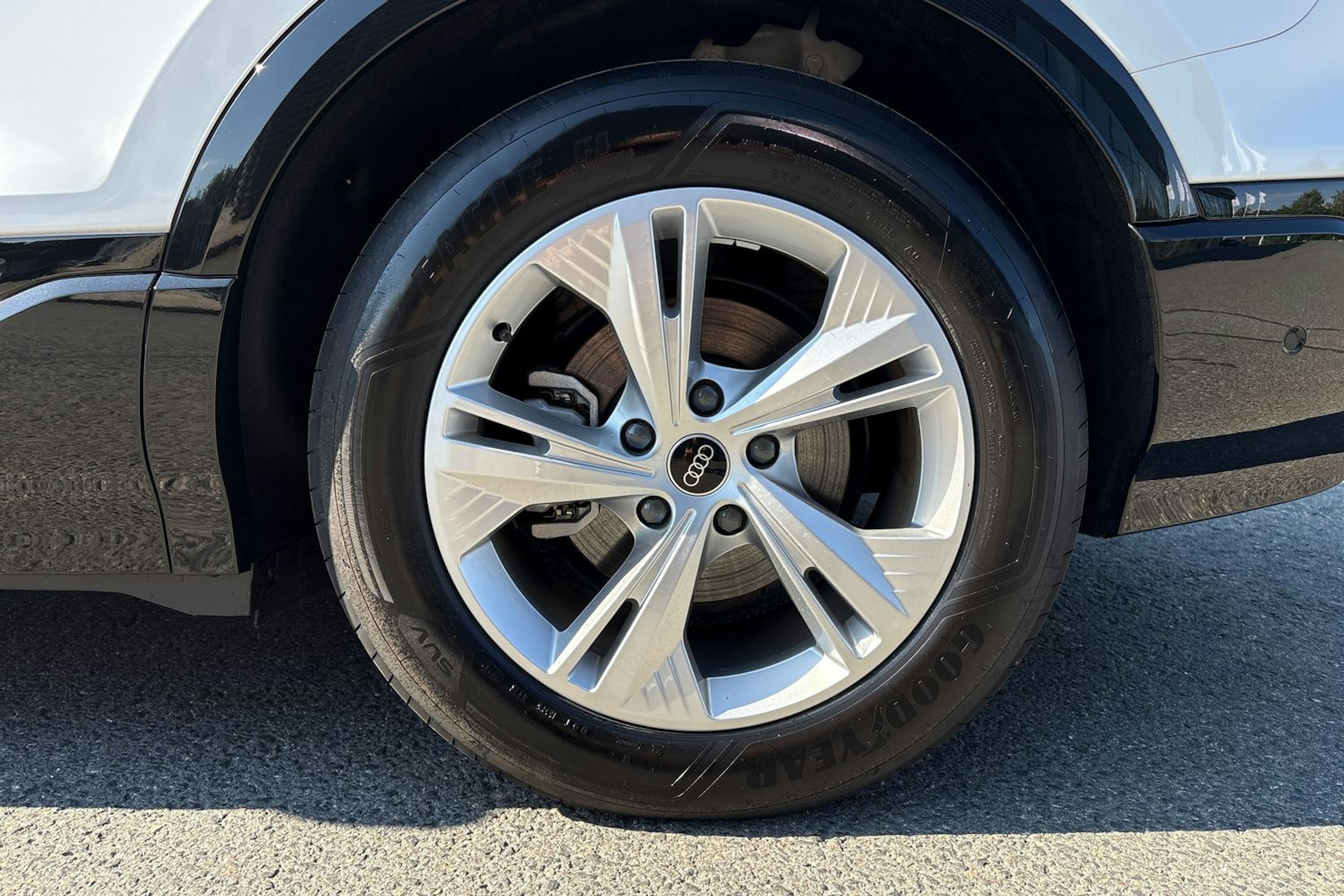 met. valkoinen Audi Q6 e-tron 2025 kuva 10.