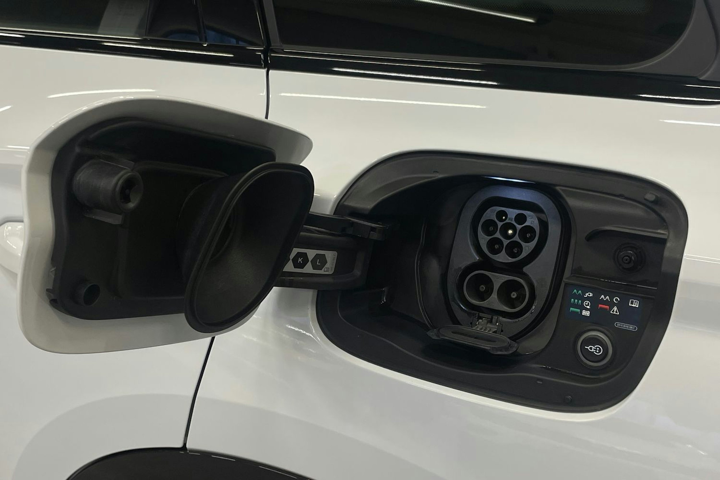 met. valkoinen Audi Q6 e-tron 2025 kuva 21.