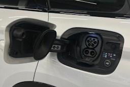 met. valkoinen Audi Q6 e-tron 2025 kuva 21.