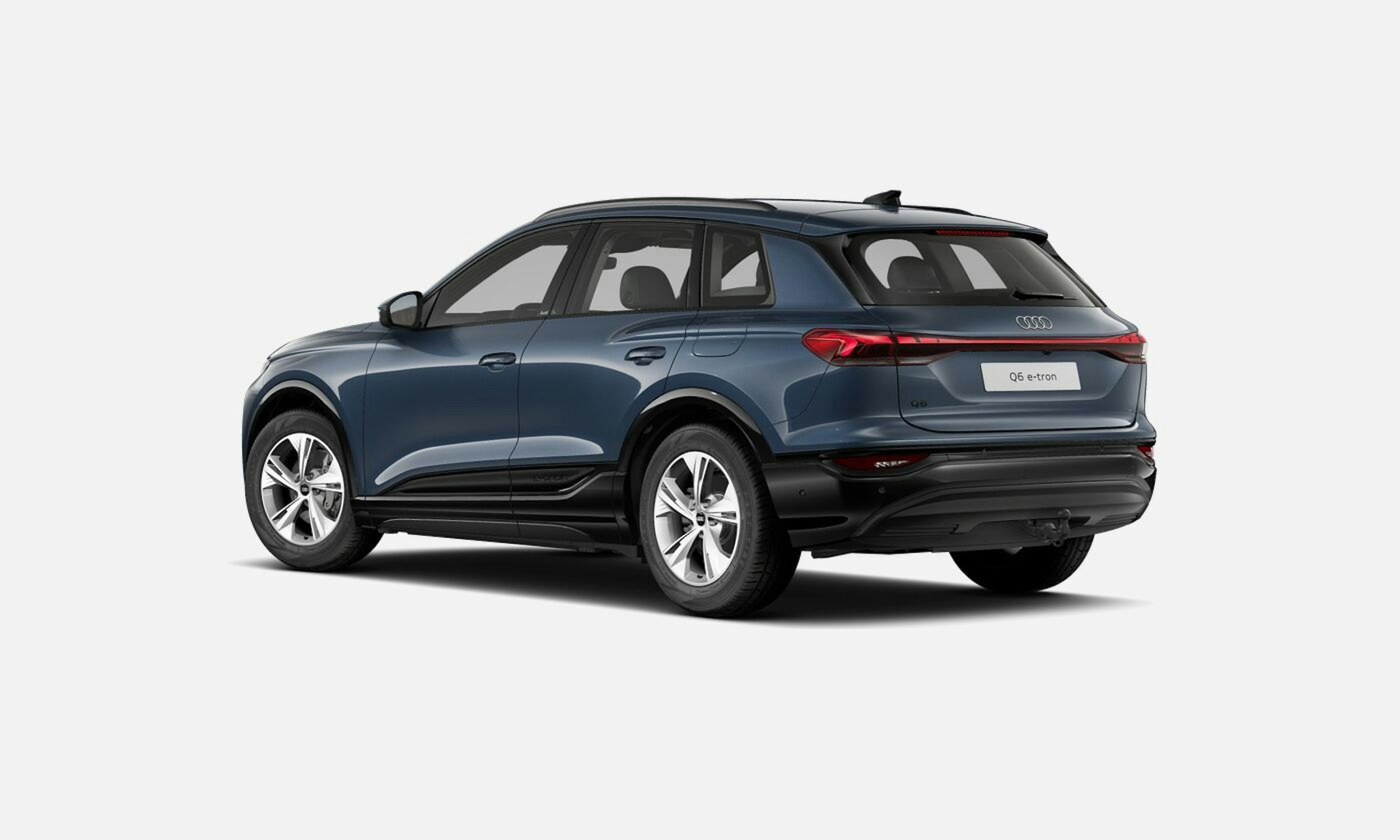 sininen Audi Q6 e-tron 2025 kuva 3.