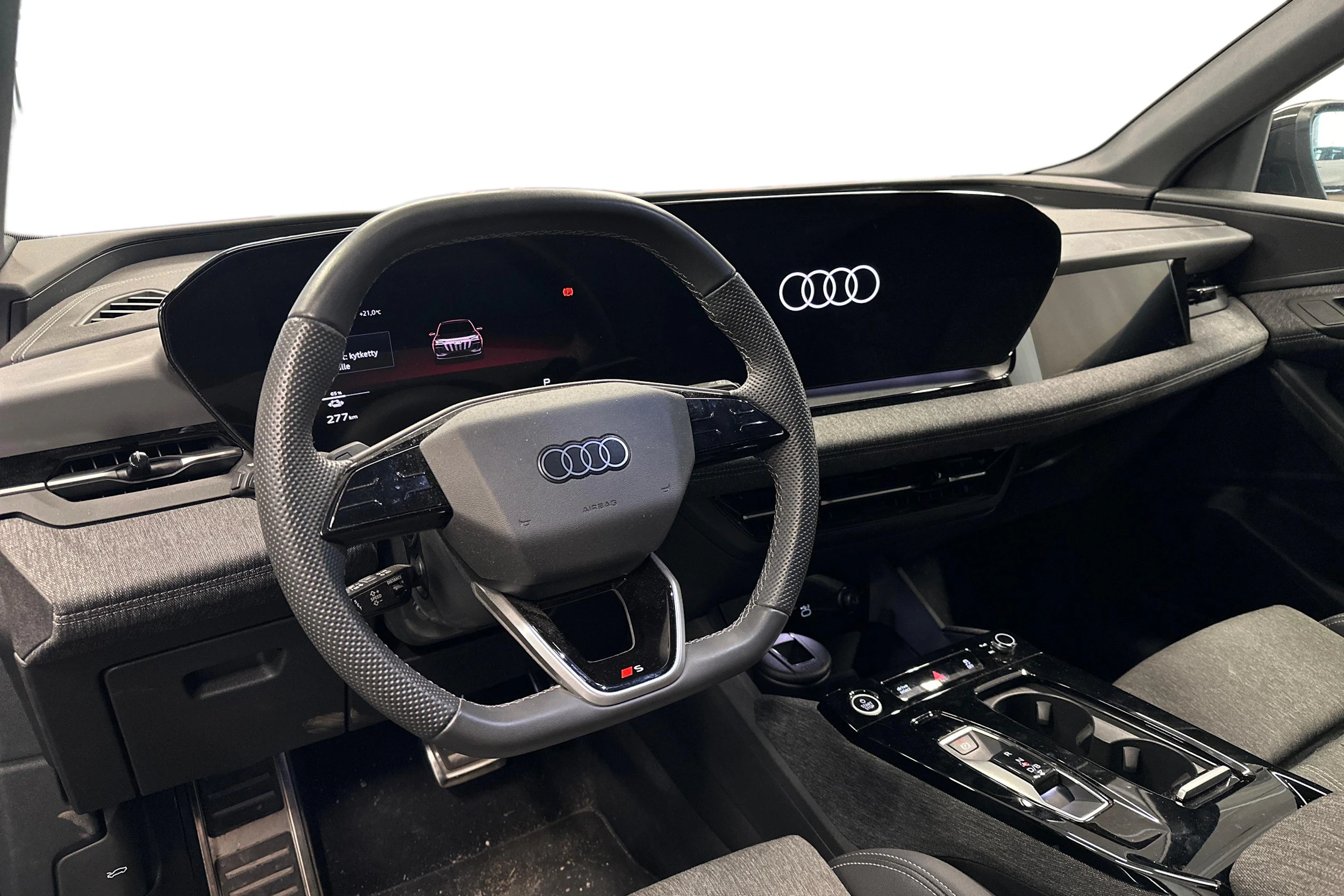 musta Audi Q6 e-tron 2025 kuva 3.