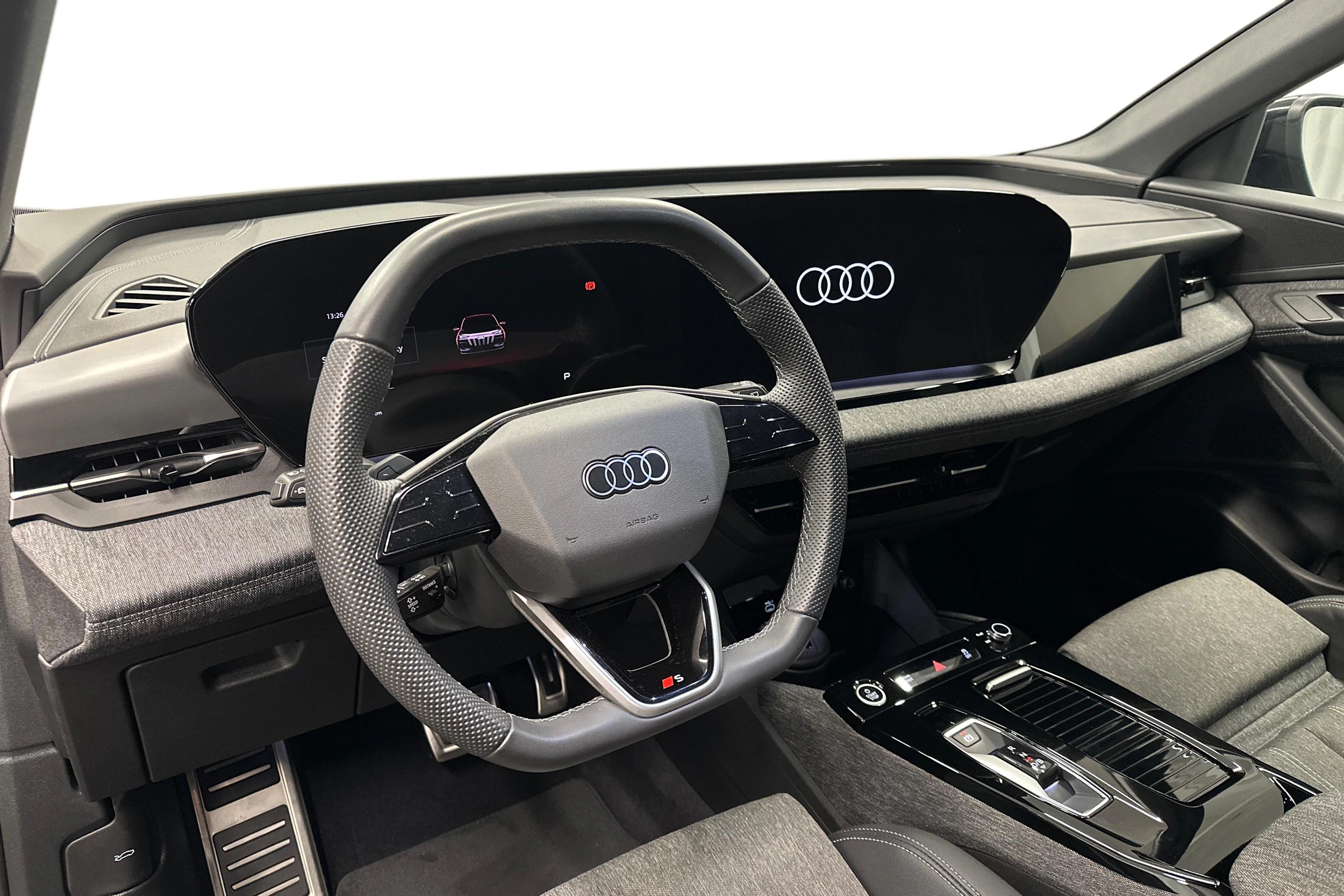 musta Audi Q6 e-tron 2025 kuva 6.