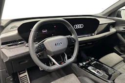 musta Audi Q6 e-tron 2025 kuva 6.