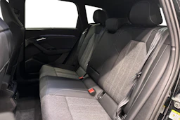 musta Audi Q6 e-tron 2025 kuva 8.