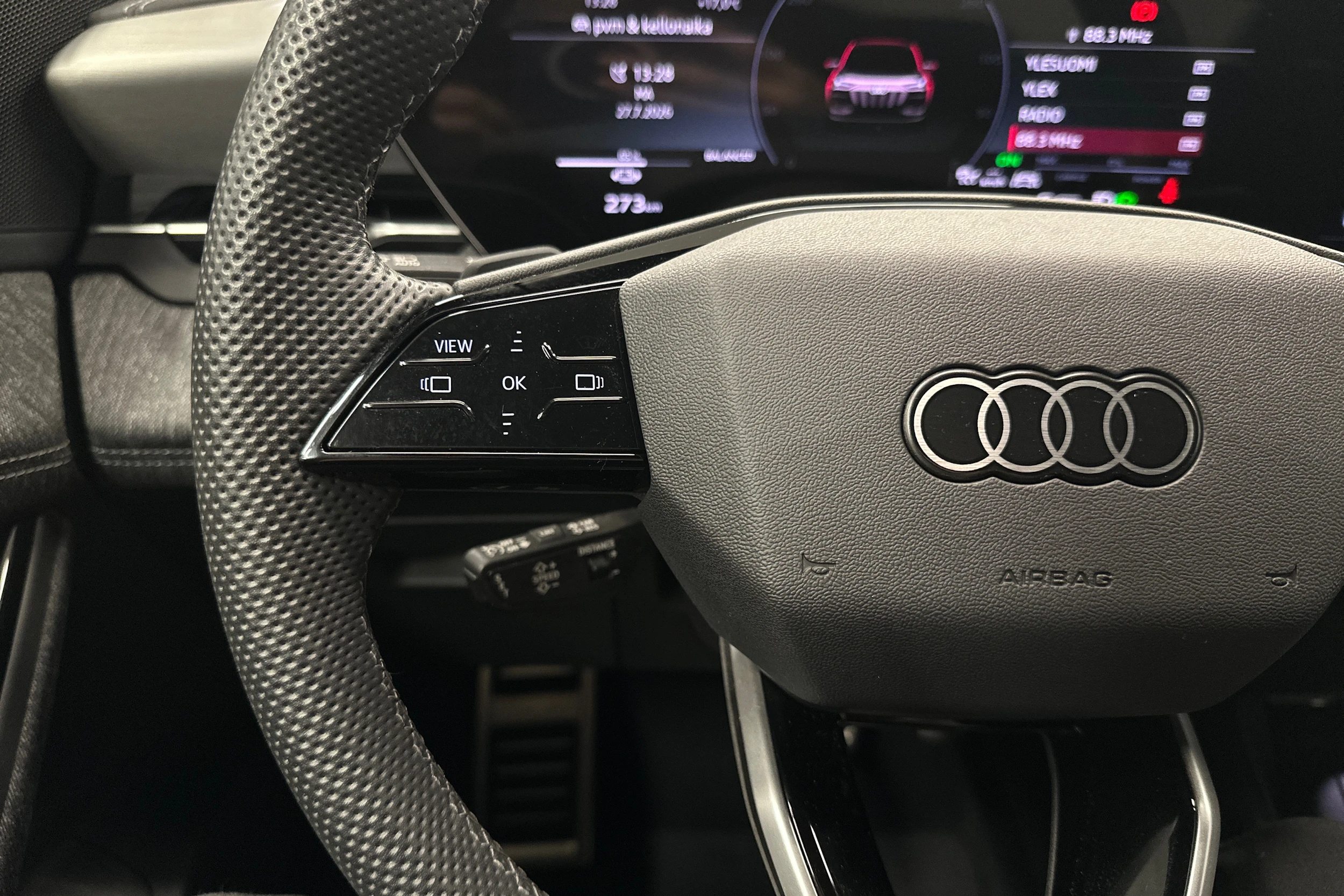 musta Audi Q6 e-tron 2025 kuva 11.