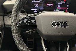 musta Audi Q6 e-tron 2025 kuva 11.