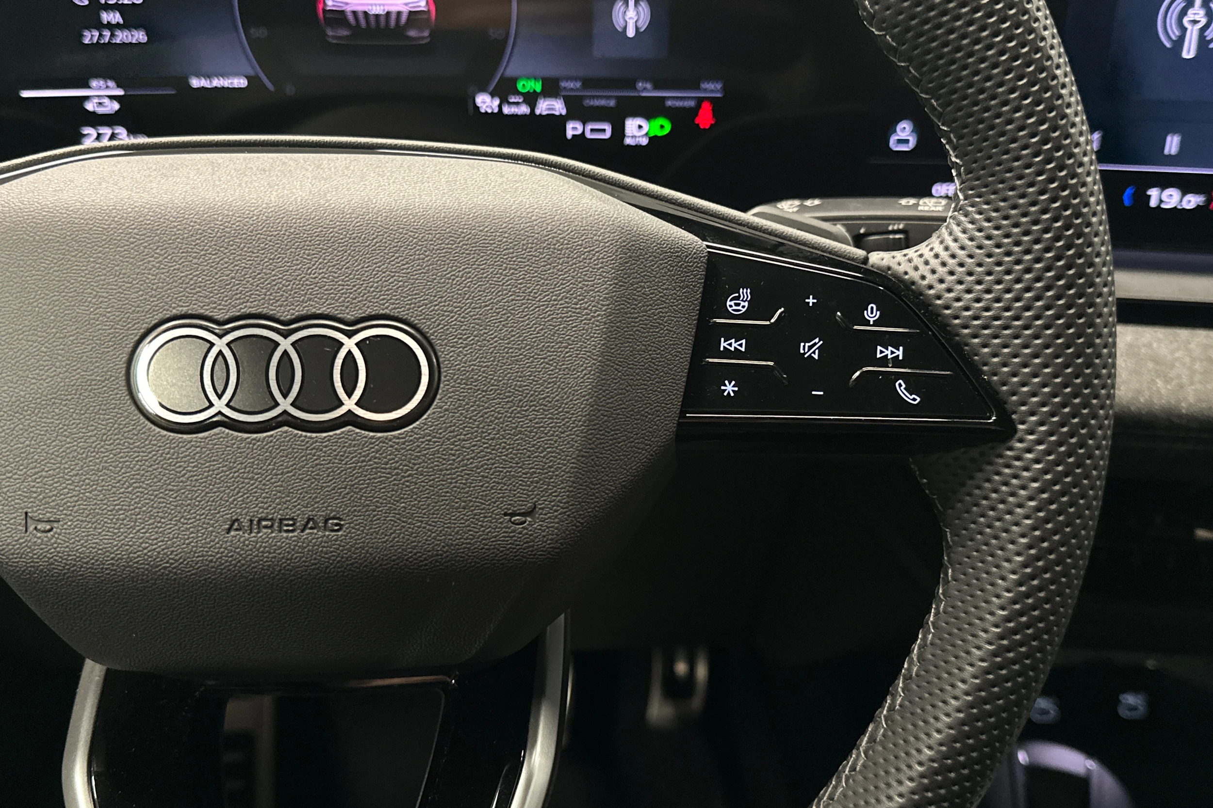 musta Audi Q6 e-tron 2025 kuva 12.