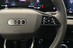 musta Audi Q6 e-tron 2025 kuva 12.