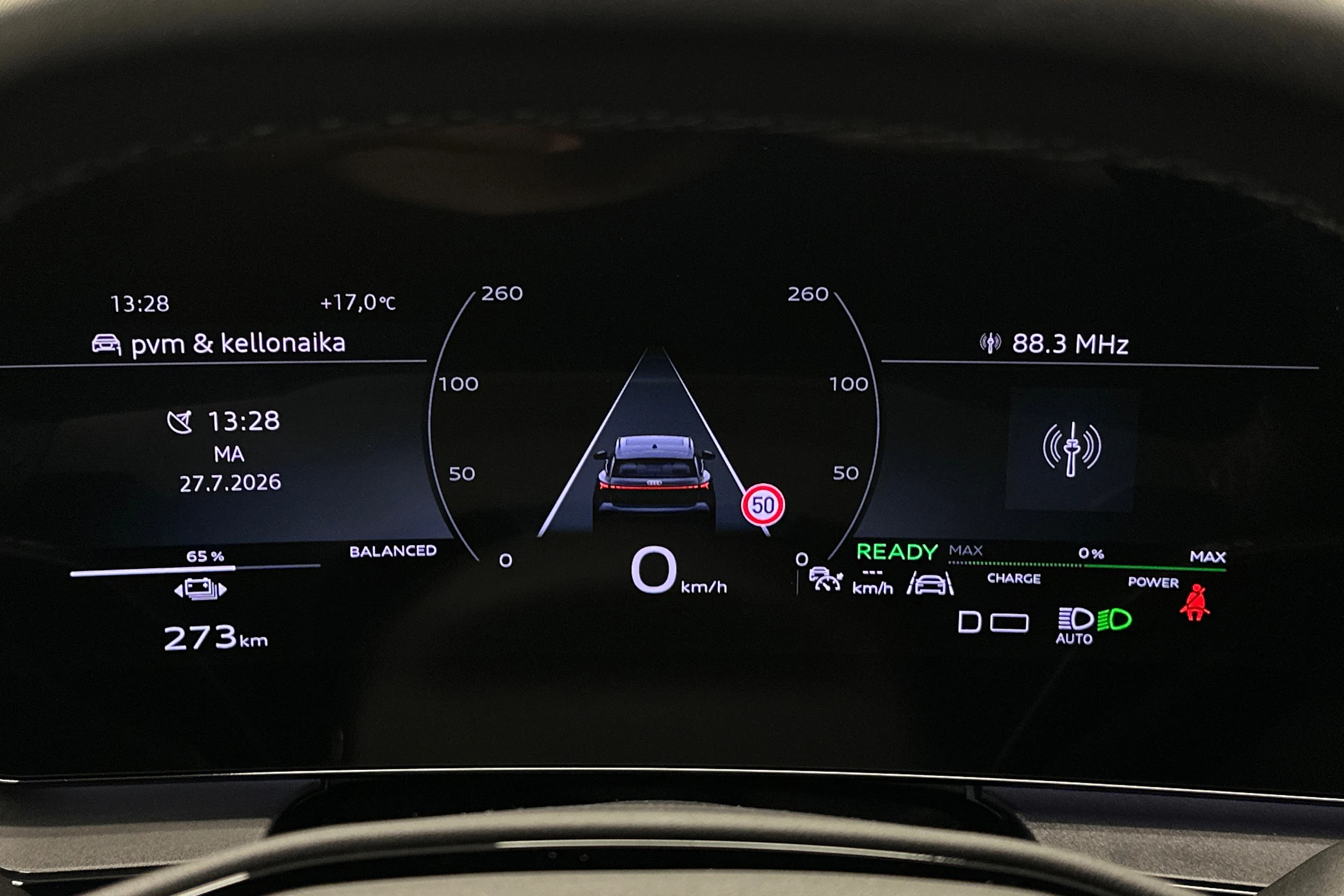 musta Audi Q6 e-tron 2025 kuva 13.