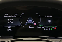 musta Audi Q6 e-tron 2025 kuva 13.