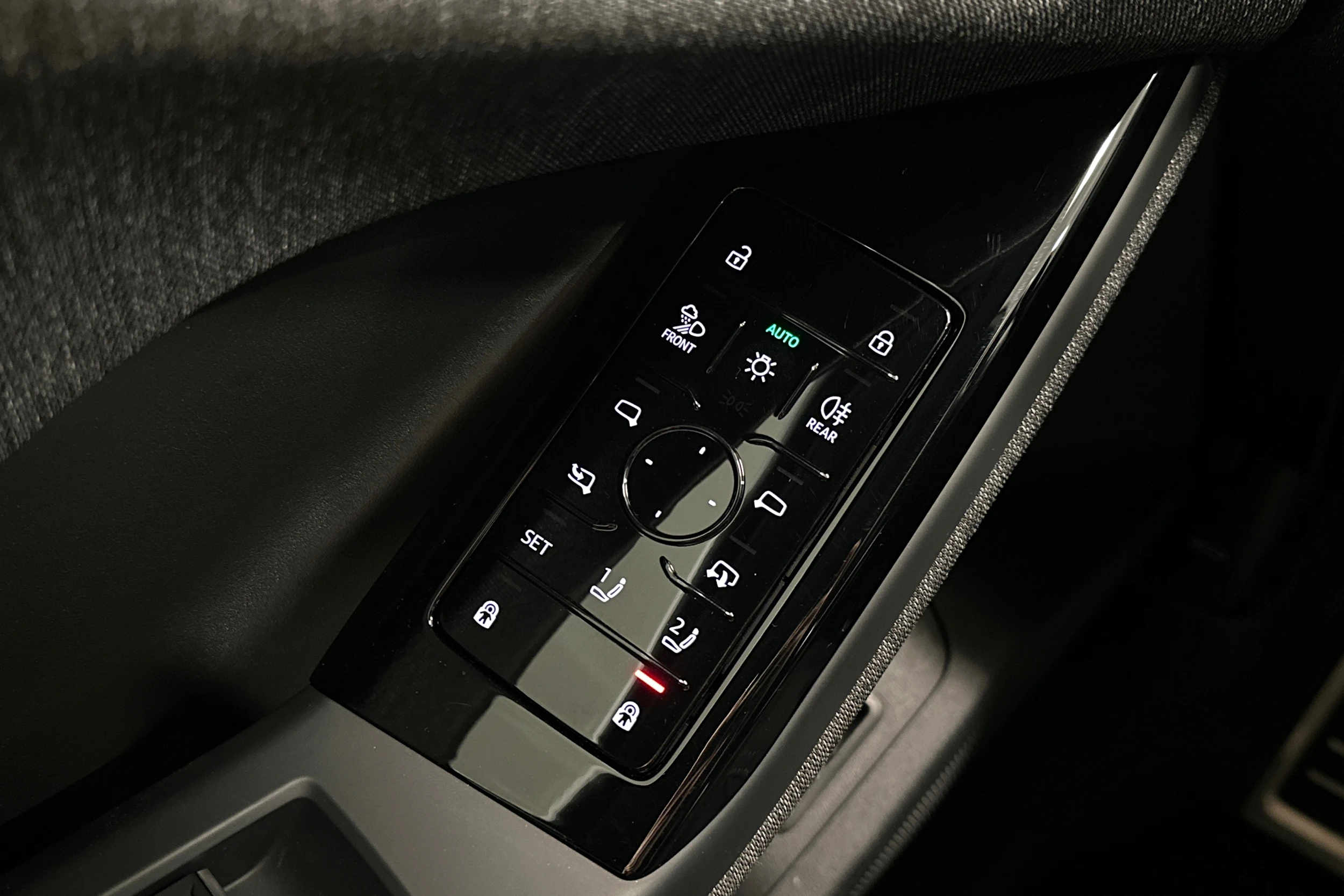 musta Audi Q6 e-tron 2025 kuva 14.