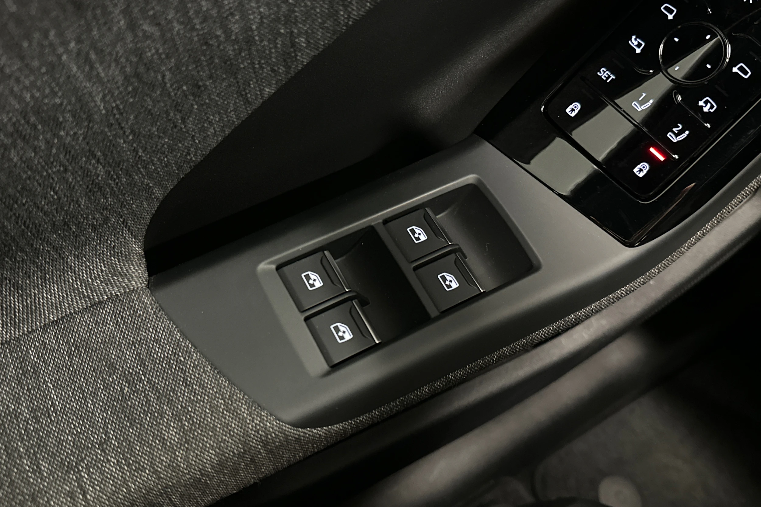 musta Audi Q6 e-tron 2025 kuva 15.