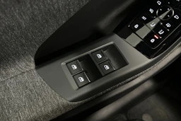 musta Audi Q6 e-tron 2025 kuva 15.