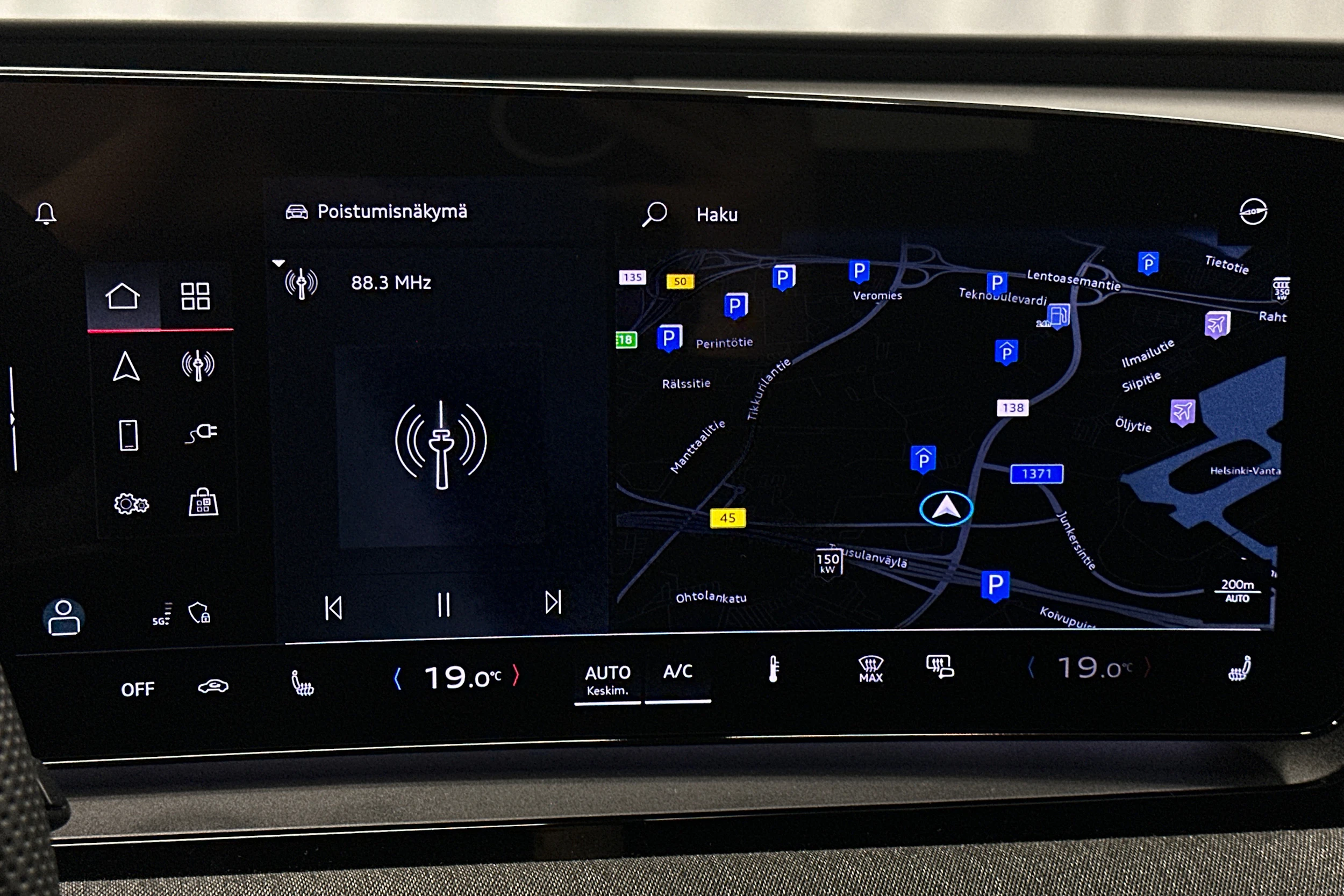 musta Audi Q6 e-tron 2025 kuva 16.