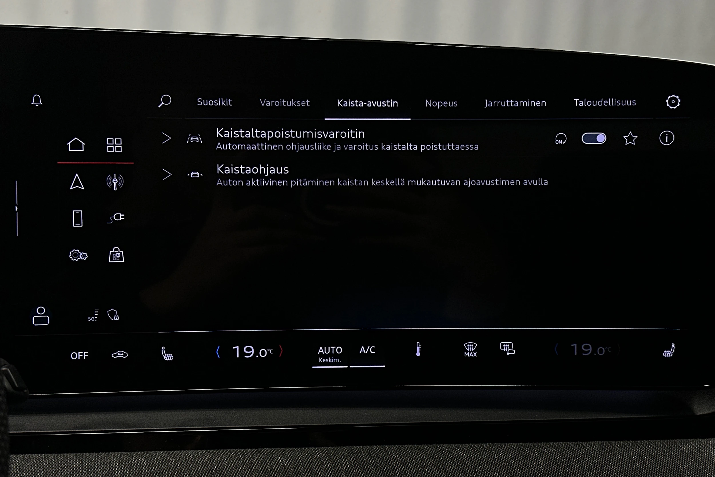 musta Audi Q6 e-tron 2025 kuva 25.