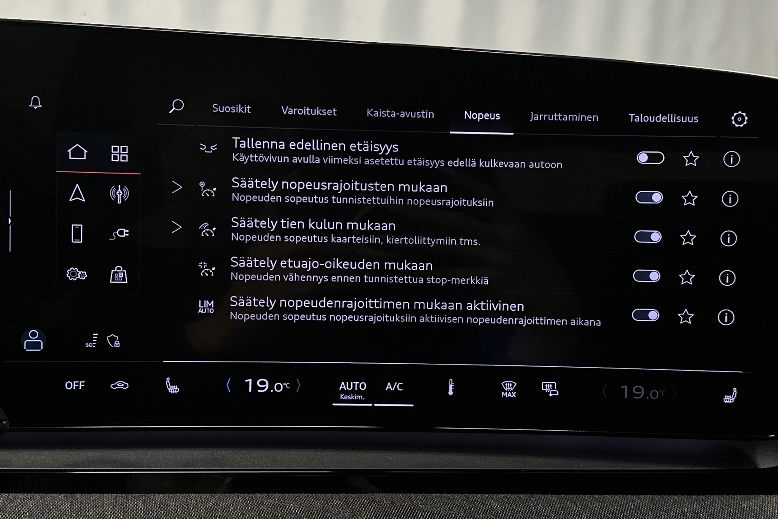 musta Audi Q6 e-tron 2025 kuva 26.