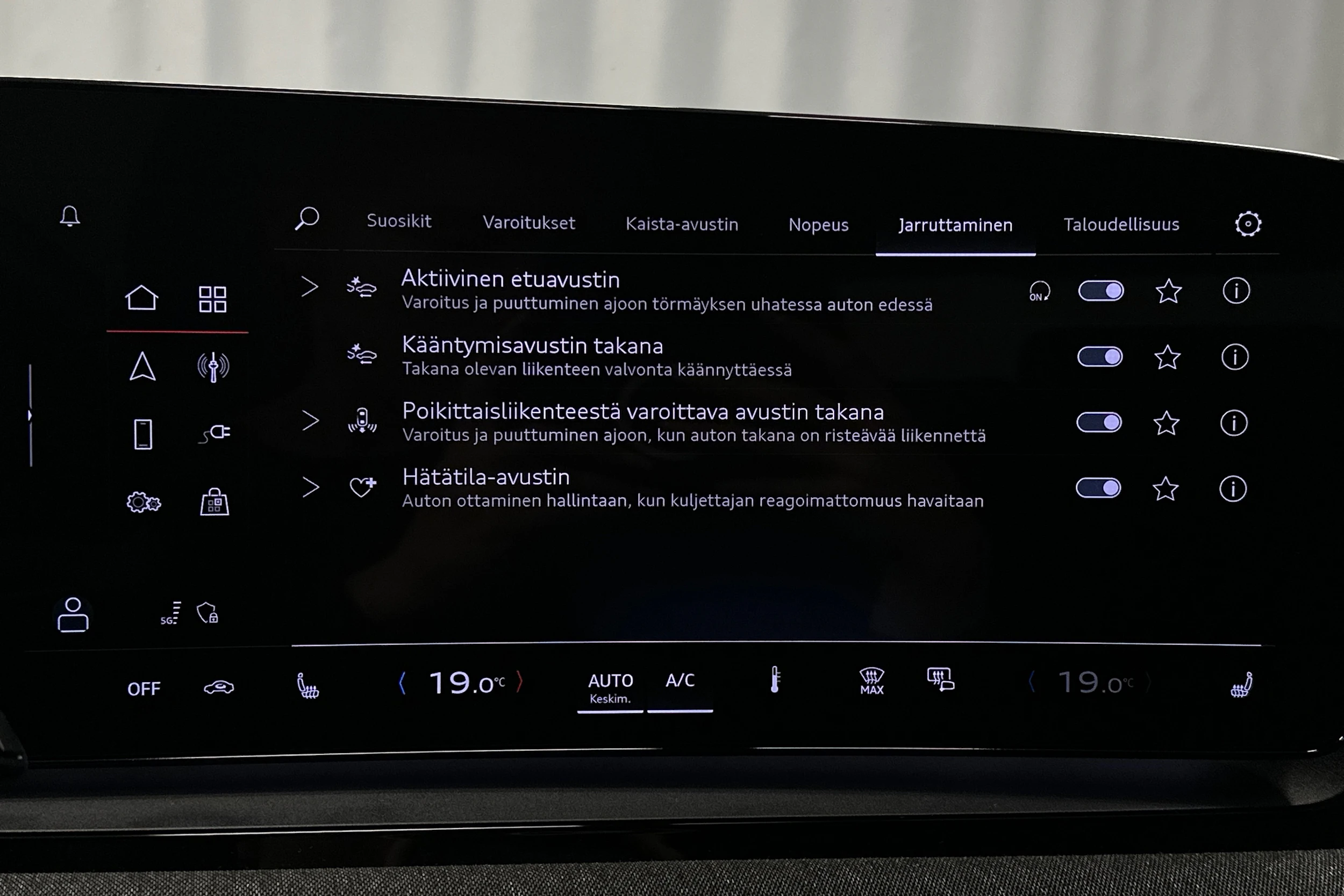 musta Audi Q6 e-tron 2025 kuva 27.