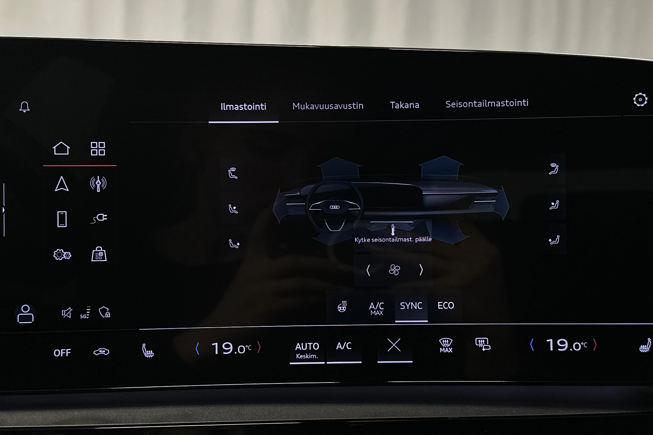 musta Audi Q6 e-tron 2025 kuva 30.