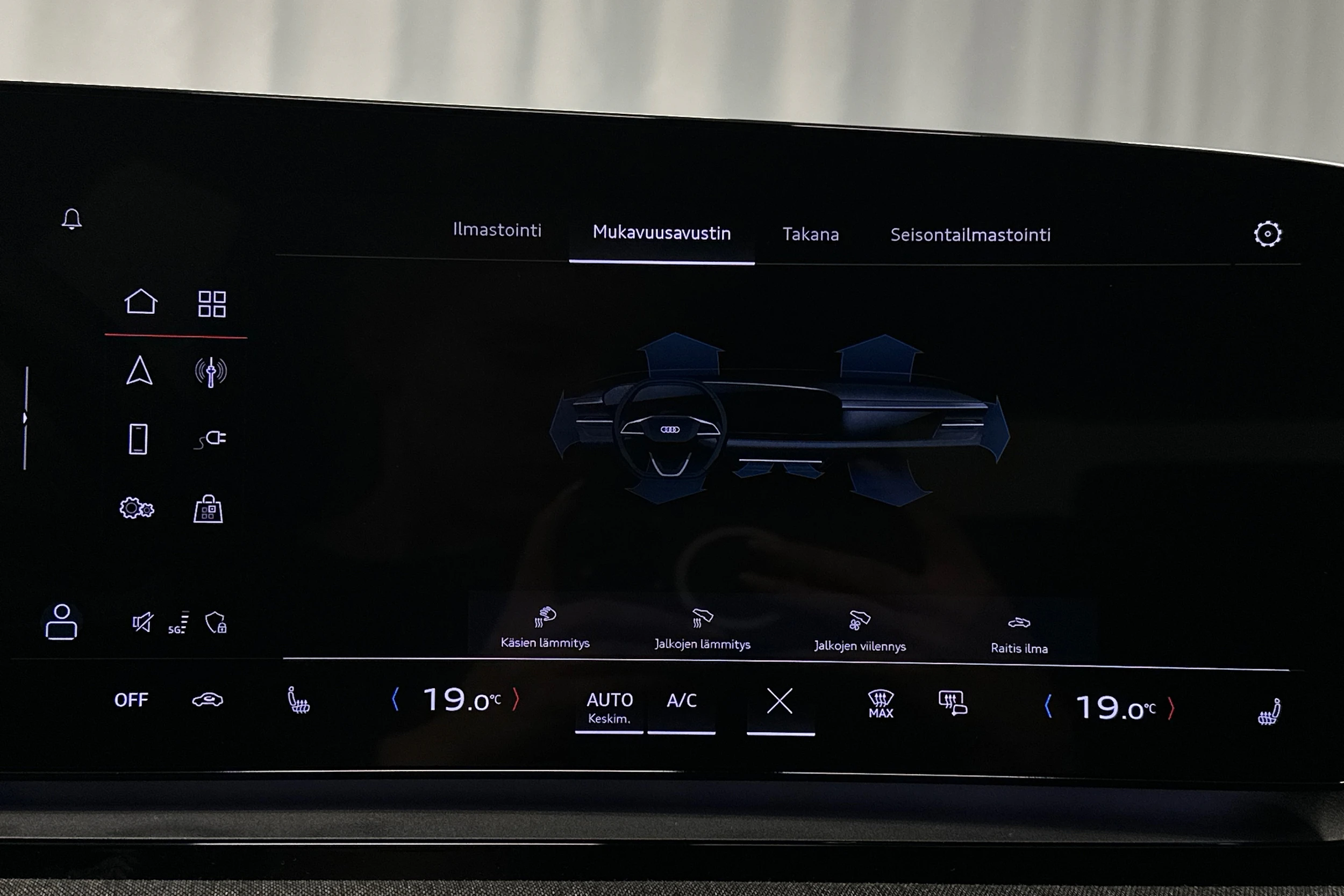 musta Audi Q6 e-tron 2025 kuva 31.