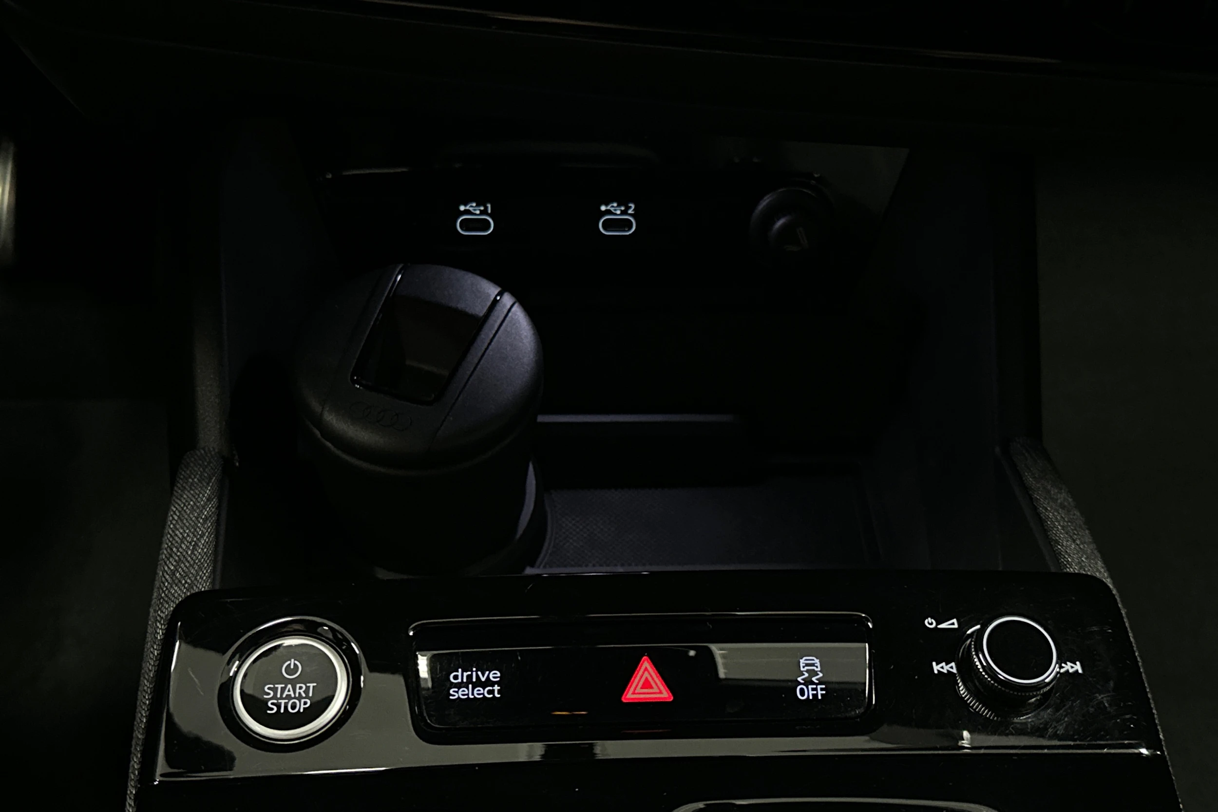 musta Audi Q6 e-tron 2025 kuva 33.