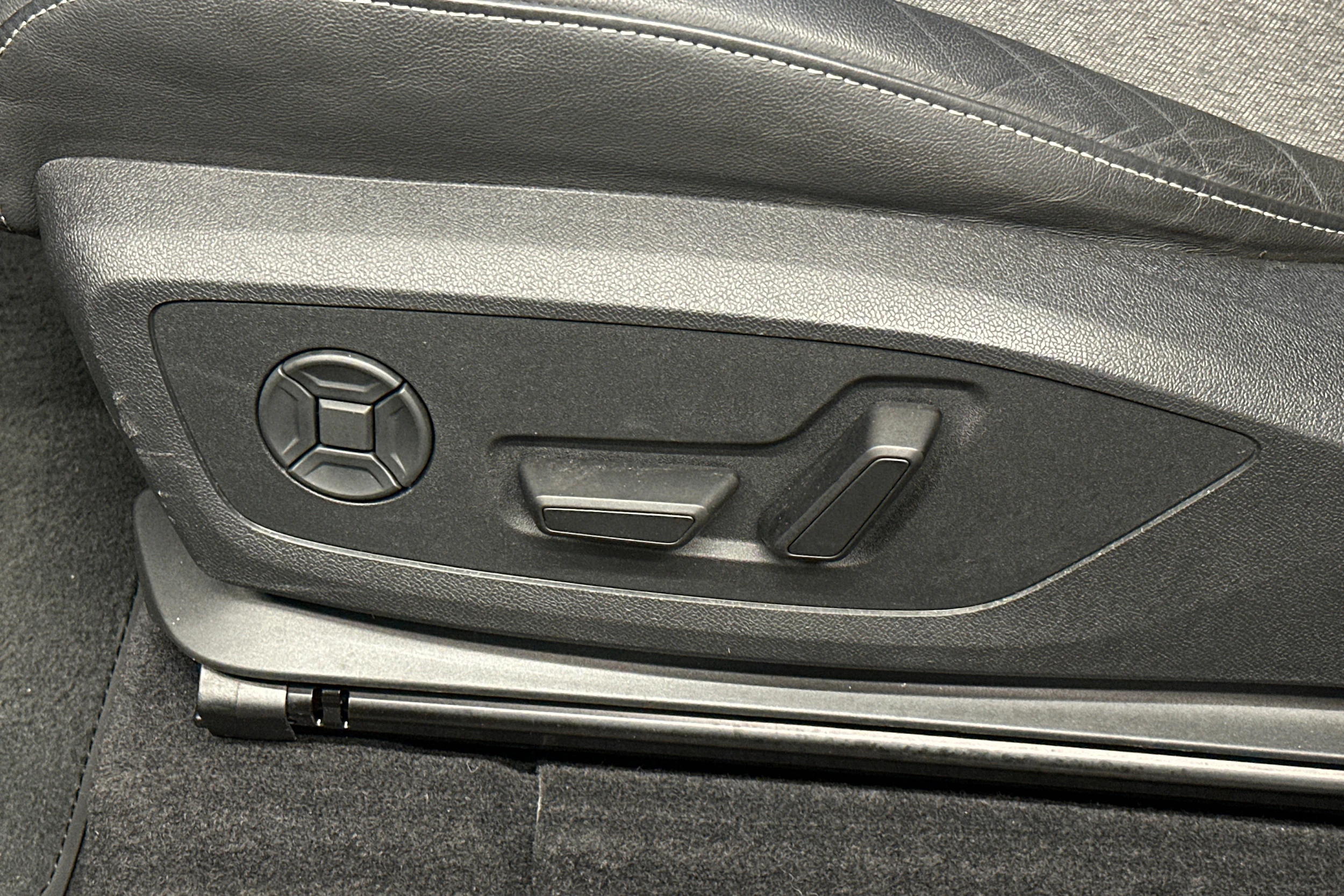 musta Audi Q6 e-tron 2025 kuva 36.