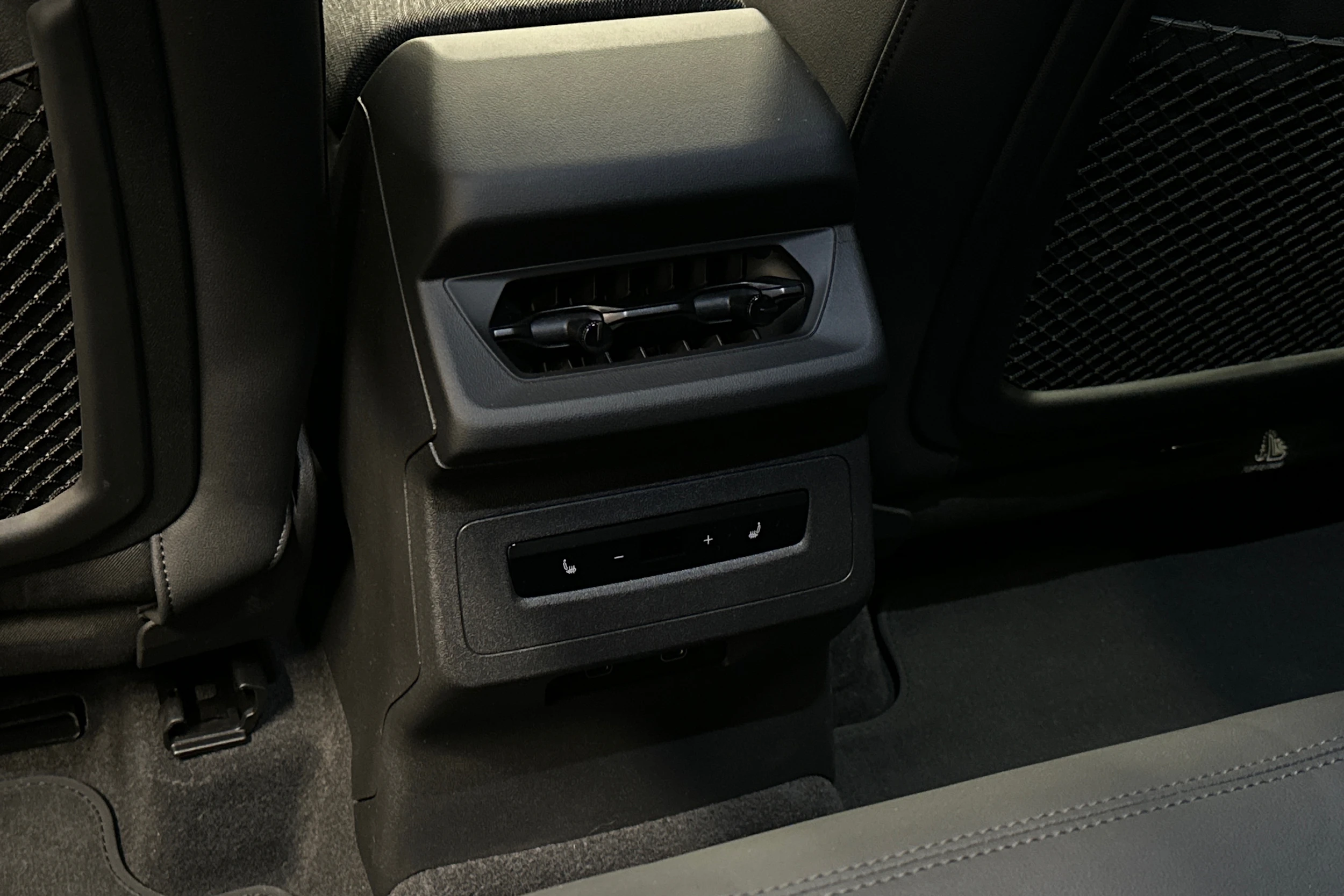 musta Audi Q6 e-tron 2025 kuva 37.