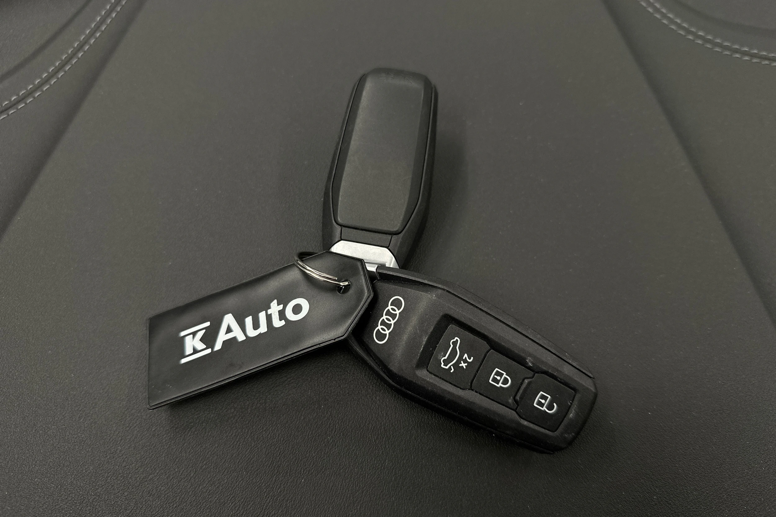 musta Audi Q6 e-tron 2025 kuva 43.