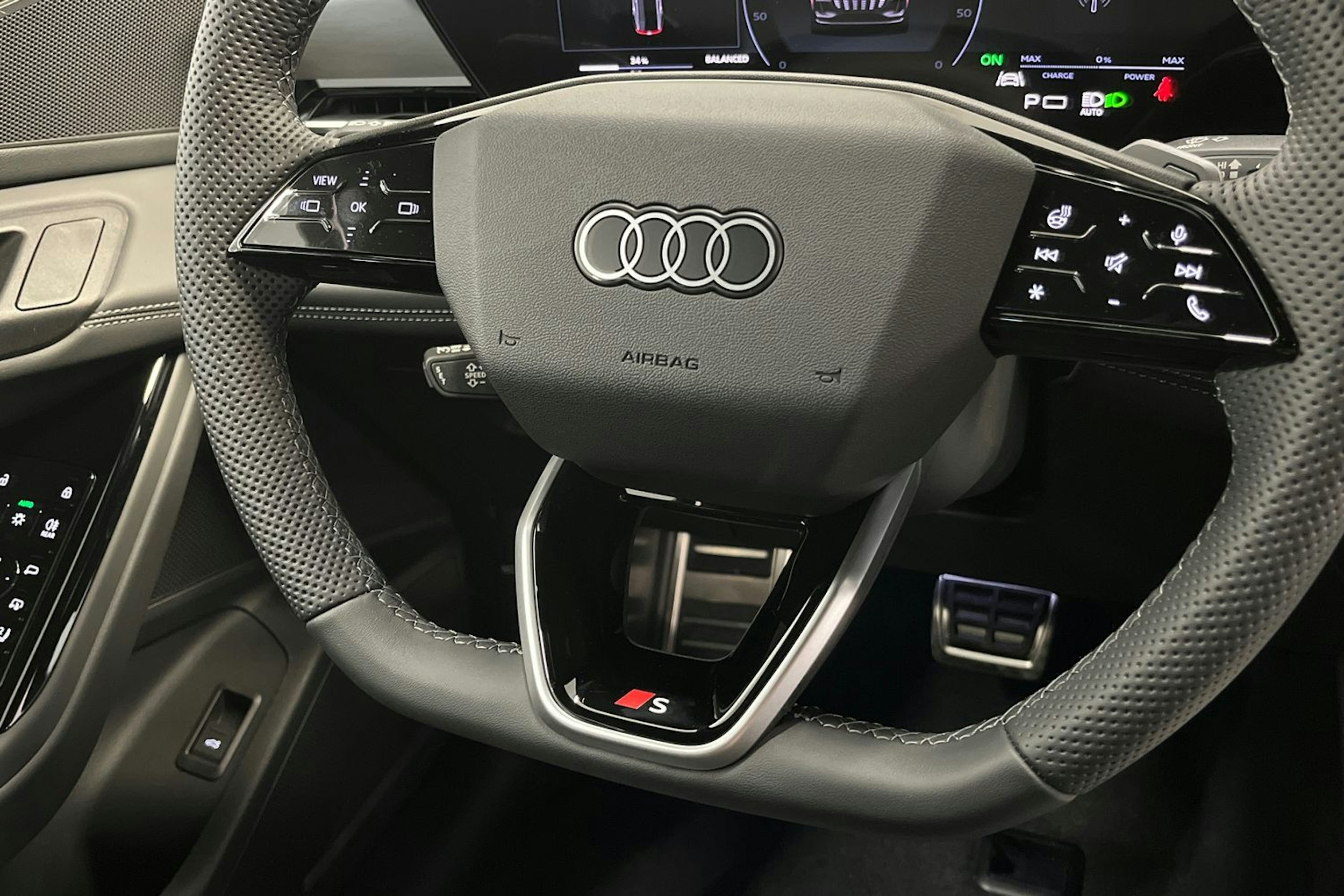 magnet harmaa Audi Q6 e-tron 2025 kuva 10.
