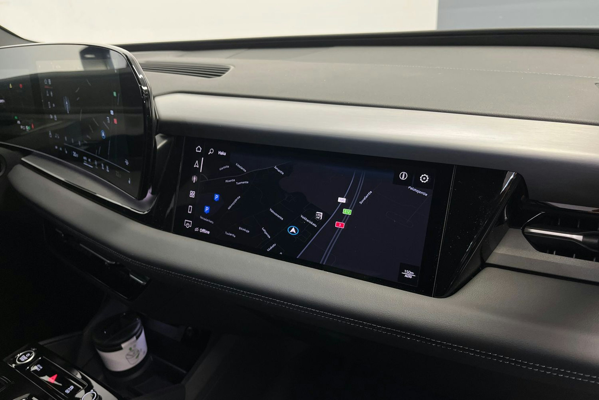 magnet harmaa Audi Q6 e-tron 2025 kuva 11.