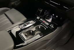 magnet harmaa Audi Q6 e-tron 2025 kuva 14.
