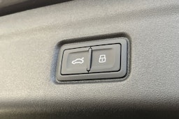 magnet harmaa Audi Q6 e-tron 2025 kuva 17.