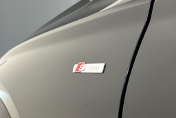 magnet harmaa Audi Q6 e-tron 2025 kuva 22.