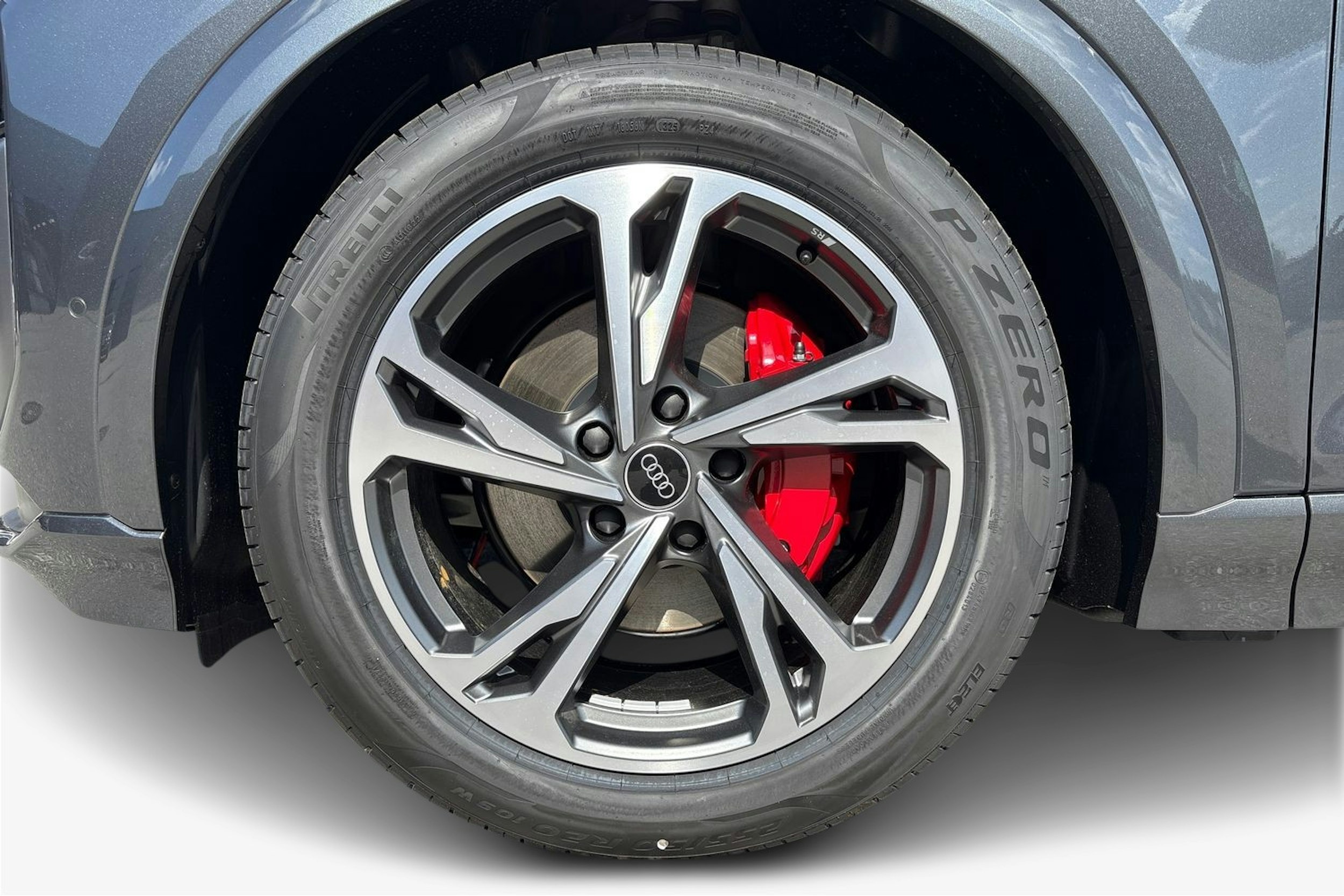 harmaa Audi Q6 e-tron 2025 kuva 9.