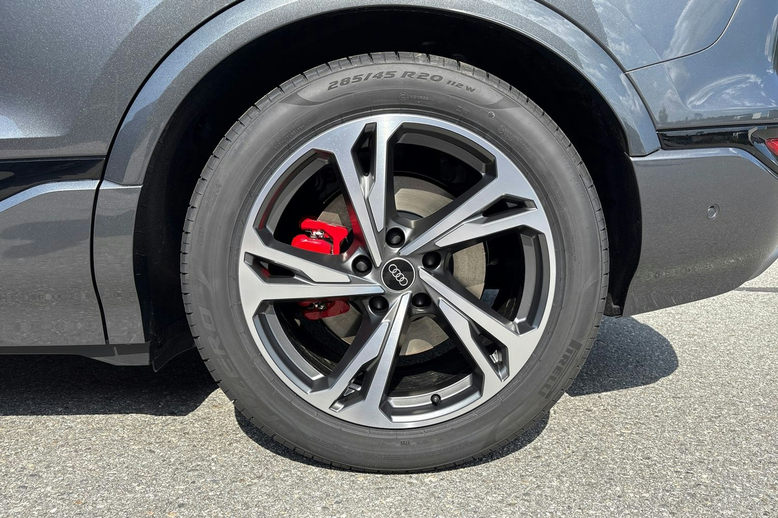harmaa Audi Q6 e-tron 2025 kuva 10.