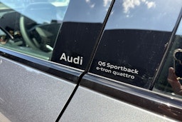 harmaa Audi Q6 e-tron 2025 kuva 12.