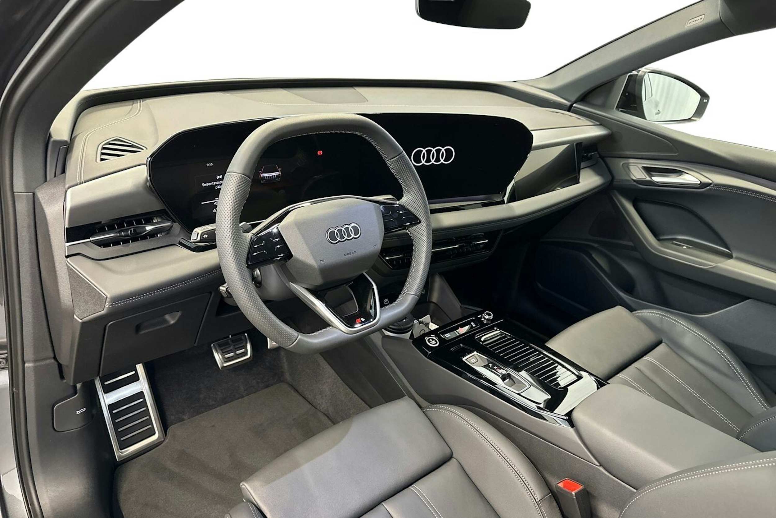 daytonan harmaa Audi Q6 e-tron 2025 kuva 3.